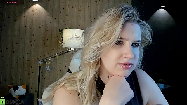 LunasShine online show from 12.15.25