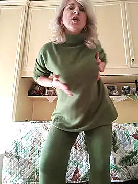 AhlyssaLove1155 online show from 12.22.25