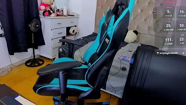 Snapshot of lulu_parker chatting on 12.19.25 lulu parker online show from 12.19.25