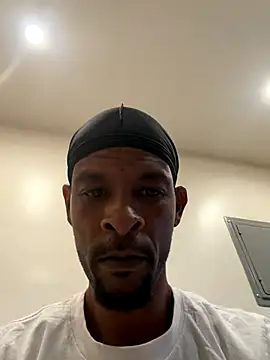 Snapshot of Dreadyyy chatting on 12.17.25 Dreadyyy online show from 12.17.25