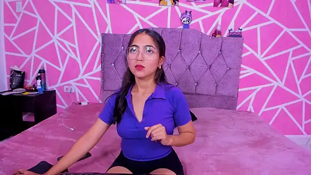 Snapshot of Natalia_star25_ chatting on 12.17.25 Natalia star25 online show from 12.17.25