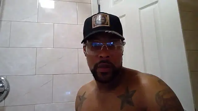 Snapshot of cosmiccloudpig chatting on 12.23.25 cosmiccloudpig online show from 12.23.25