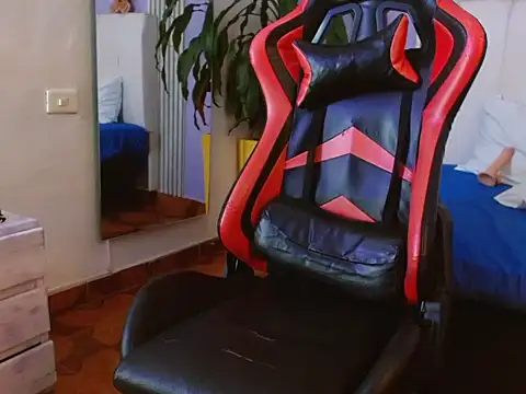 Snapshot of mia_collin_ chatting on 12.16.25 mia collin online show from 12.16.25