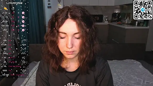 Snapshot of Alena_MellS chatting on 12.15.25 Alena MellS online show from 12.15.25