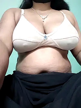 Snapshot of Uma-2 chatting on 12.23.25 Uma-2 online show from 12.23.25