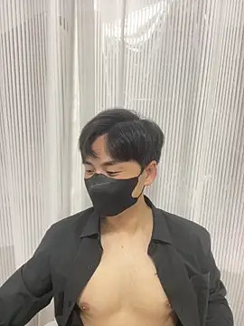 Snapshot of kimze7 chatting on 12.16.25 kimze7 online show from 12.16.25