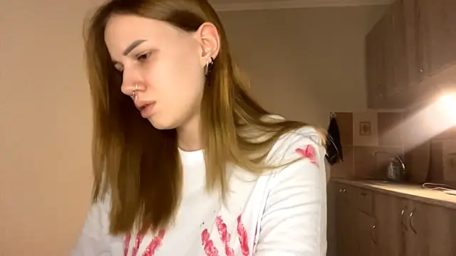 Snapshot of SeductiveNika chatting on 12.14.25 SeductiveNika online show from 12.14.25