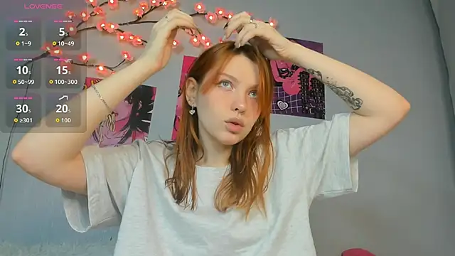 Snapshot of PinkPout chatting on 12.17.25 PinkPout online show from 12.17.25