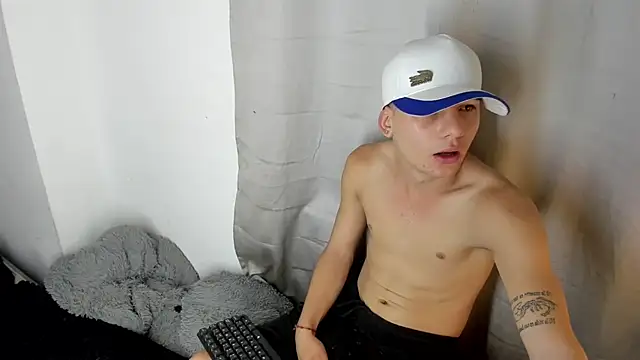 Snapshot of angel_boy_sex chatting on 12.14.25 angel boy sex online show from 12.14.25