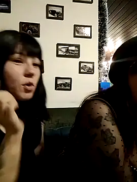 Snapshot of Angeline__Thompson chatting on 12.20.25 Angeline Thompson online show from 12.20.25