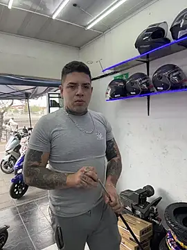 Snapshot of Marlokeo69 chatting on 12.15.25 Marlokeo69 online show from 12.15.25