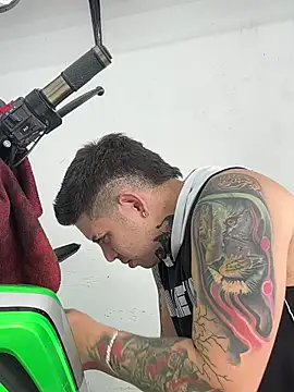 Snapshot of Marlokeo69 chatting on 12.17.25 Marlokeo69 online show from 12.17.25