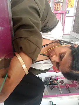 nehakapoor89 online show from 02.21.26