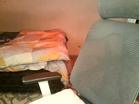 Snapshot of HEZALNUT chatting on 12.17.25 HEZALNUT online show from 12.17.25