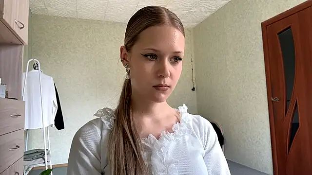 ZaidaSchwarten online show from 03.11.26