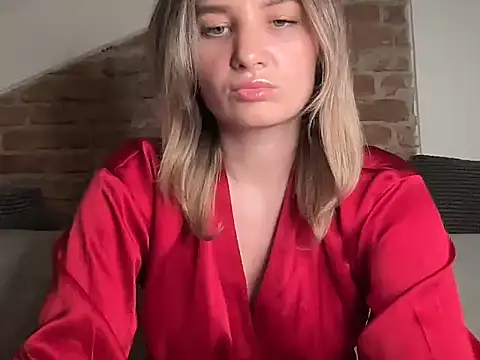 Snapshot of Heiva01 chatting on 12.14.25 Heiva01 online show from 12.14.25