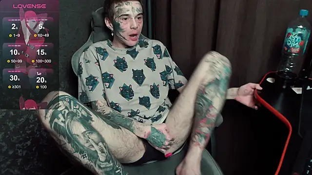 Snapshot of lonelycry7tal chatting on 12.16.25 lonelycry7tal online show from 12.16.25