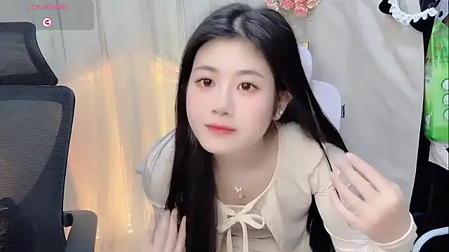 Snapshot of Yvonne-07 chatting on 12.16.25 Yvonne-07 online show from 12.16.25