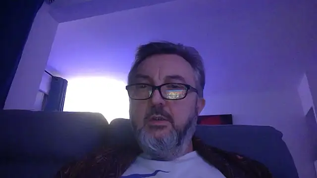 Snapshot of Esteban0613 chatting on 12.17.25 Esteban0613 online show from 12.17.25