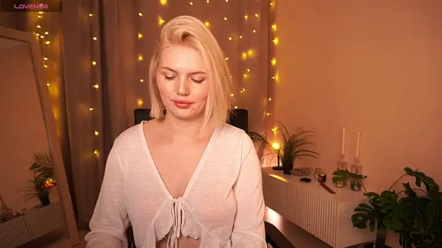 Snapshot of AmeliaWellss chatting on 12.16.25 AmeliaWellss online show from 12.16.25