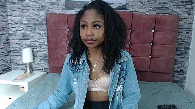 Snapshot of LiaJhonsons chatting on 12.16.25 LiaJhonsons online show from 12.16.25