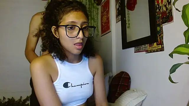 Snapshot of SweetEmxxx chatting on 02.22.26 SweetEmxxx online show from 02.22.26