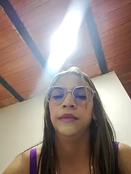 Evangeline Bonnet online show from 12.16.25