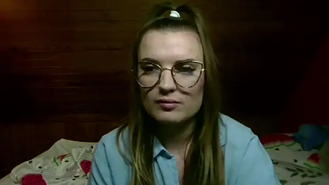 Snapshot of VanessaHard chatting on 12.17.25 VanessaHard online show from 12.17.25