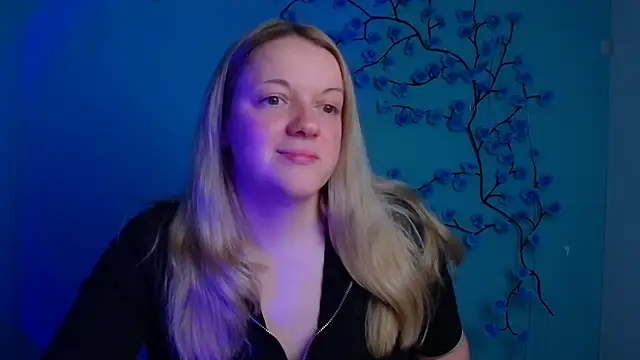 Snapshot of Samantha_Gloww chatting on 12.14.25 Samantha Gloww online show from 12.14.25