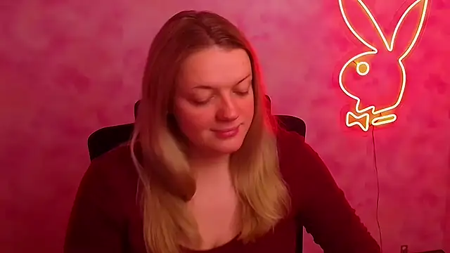 Snapshot of Samantha_Gloww chatting on 12.16.25 Samantha Gloww online show from 12.16.25