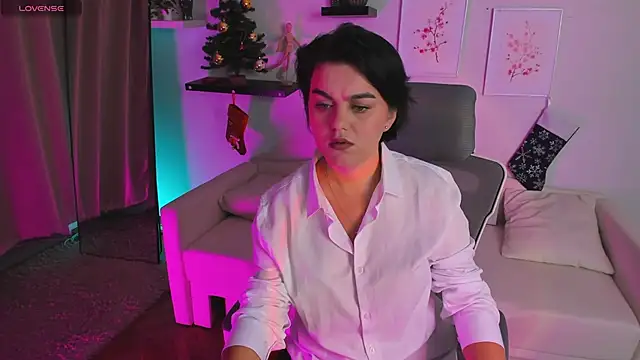 Snapshot of Sofia_Fisher chatting on 12.16.25 Sofia Fisher online show from 12.16.25