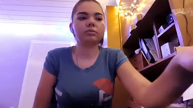 Snapshot of Mona_Slearys chatting on 12.20.25 Mona Slearys online show from 12.20.25