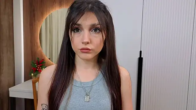 Snapshot of NatishaAlpern chatting on 12.16.25 NatishaAlpern online show from 12.16.25