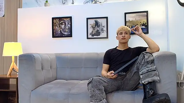 YOUNG GUYS1 online show from 04.08.26