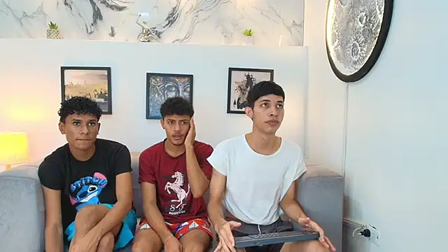 Snapshot of SWEET_RABBIT1 chatting on 12.16.25 SWEET RABBIT1 online show from 12.16.25