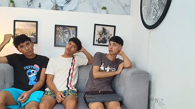 Snapshot of SWEET_RABBIT1 chatting on 12.17.25 SWEET RABBIT1 online show from 12.17.25