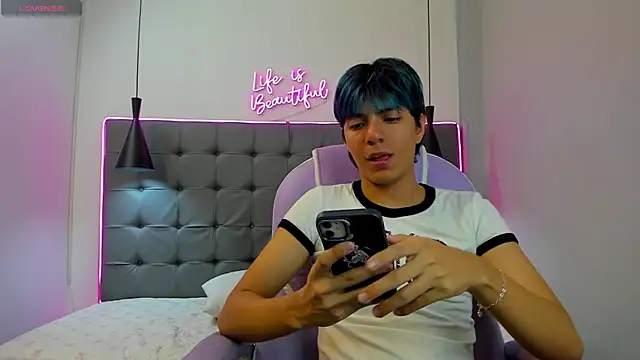 Snapshot of CodyTaylor_ chatting on 12.16.25 CodyTaylor online show from 12.16.25