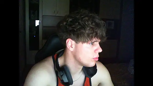 Snapshot of GymGuy0505 chatting on 12.15.25 GymGuy0505 online show from 12.15.25