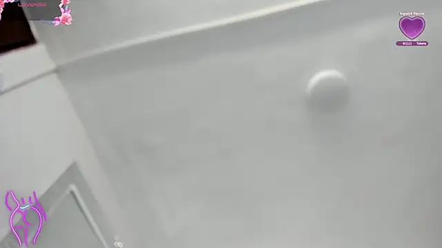 Annyhathatway online show from 04.18.26