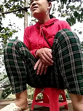 Snapshot of Seductive_slut chatting on 12.14.25 Seductive slut online show from 12.14.25