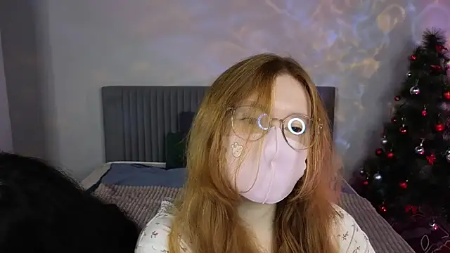 Snapshot of CaramelCigarettesss chatting on 12.14.25 CaramelCigarettesss online show from 12.14.25