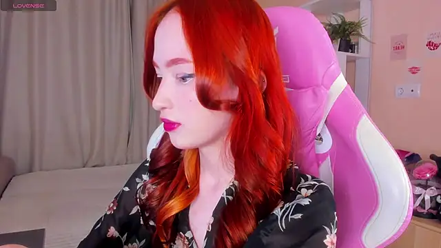 Snapshot of sunflare_ chatting on 12.15.25 sunflare online show from 12.15.25