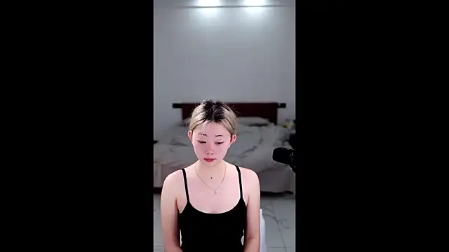 Snapshot of dali83 chatting on 12.14.25 dali83 online show from 12.14.25