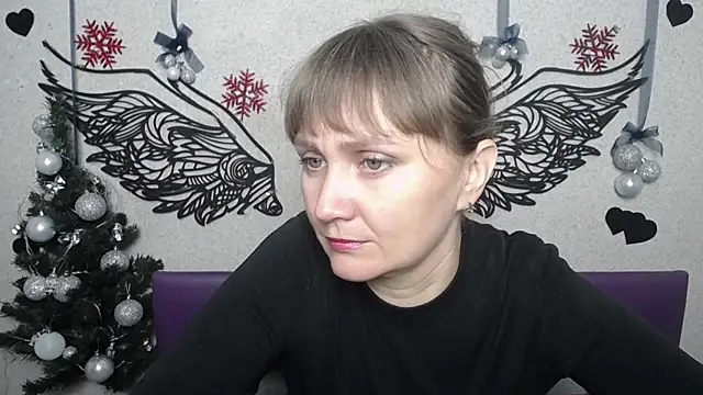 Snapshot of KellyClar chatting on 12.16.25 KellyClar online show from 12.16.25