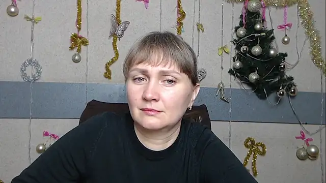 Snapshot of KellyClar chatting on 12.20.25 KellyClar online show from 12.20.25