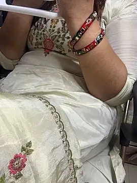 Snapshot of butterflyslay chatting on 02.13.26 butterflyslay online show from 02.13.26