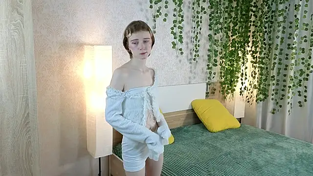 Snapshot of ViollaBloom chatting on 12.14.25 ViollaBloom online show from 12.14.25