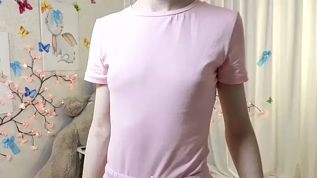 Snapshot of ViollaBloom chatting on 12.23.25 ViollaBloom online show from 12.23.25