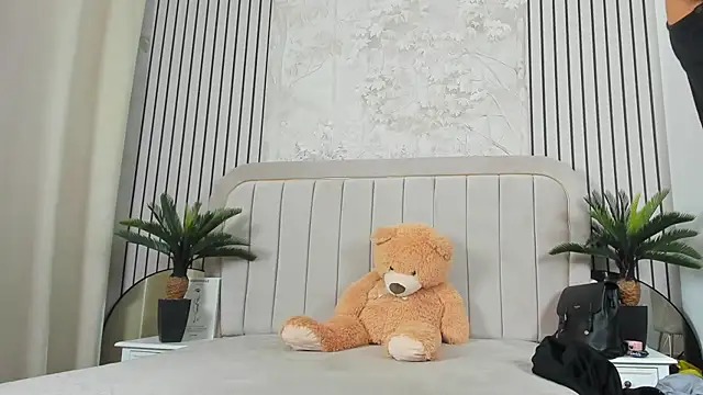 Snapshot of DaryaRee chatting on 12.16.25 DaryaRee online show from 12.16.25