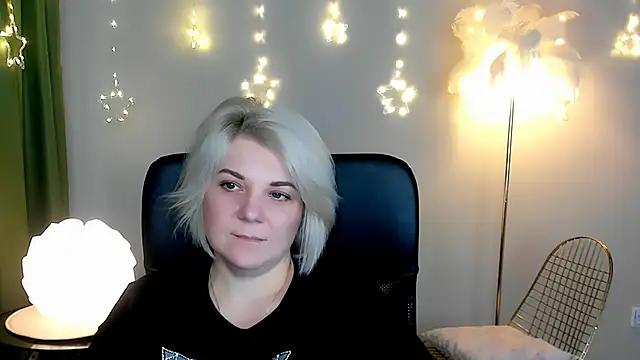 Snapshot of EvaEvals chatting on 12.16.25 EvaEvals online show from 12.16.25